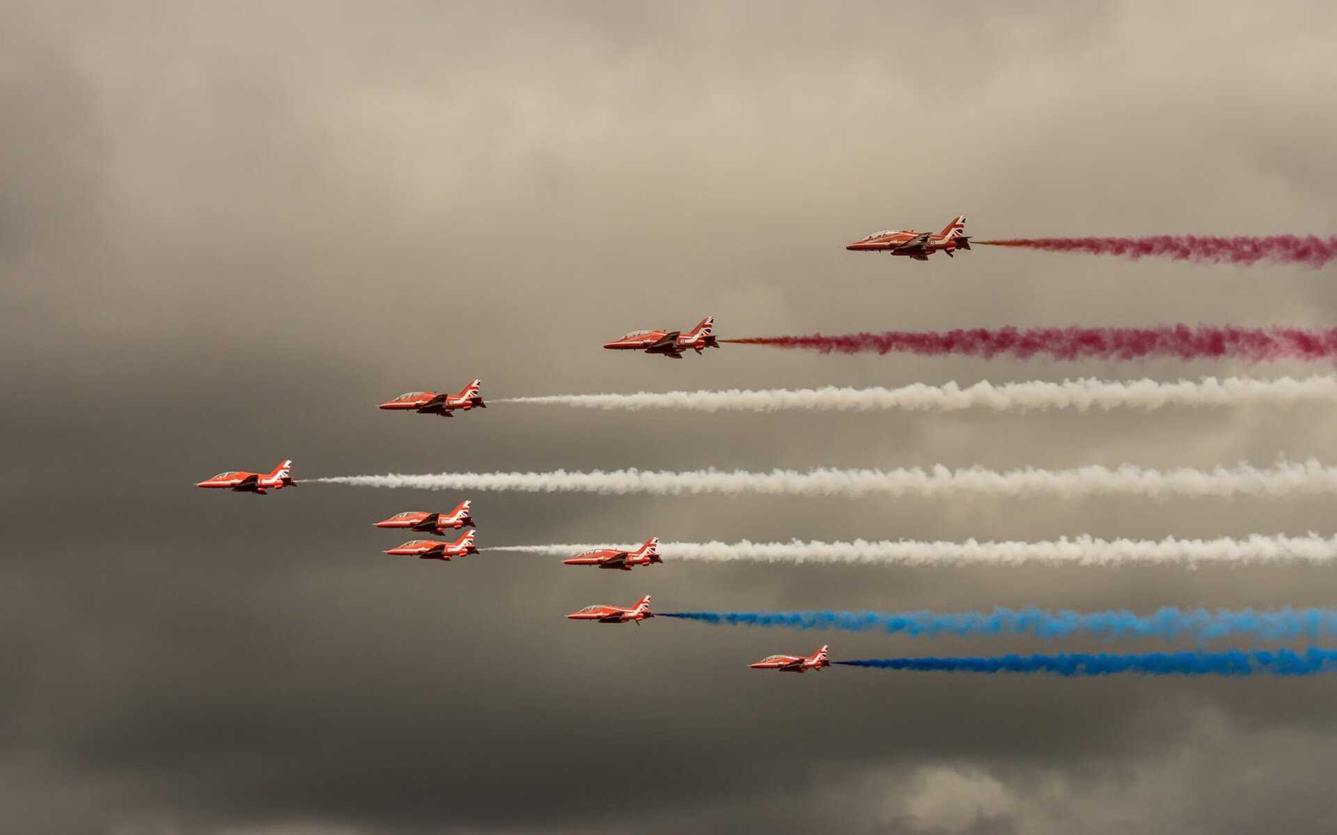 开云体育官方网站-滑雪公开赛青少年组竞争激烈雪场人气旺，全国青少年夏季滑雪挑战赛直播